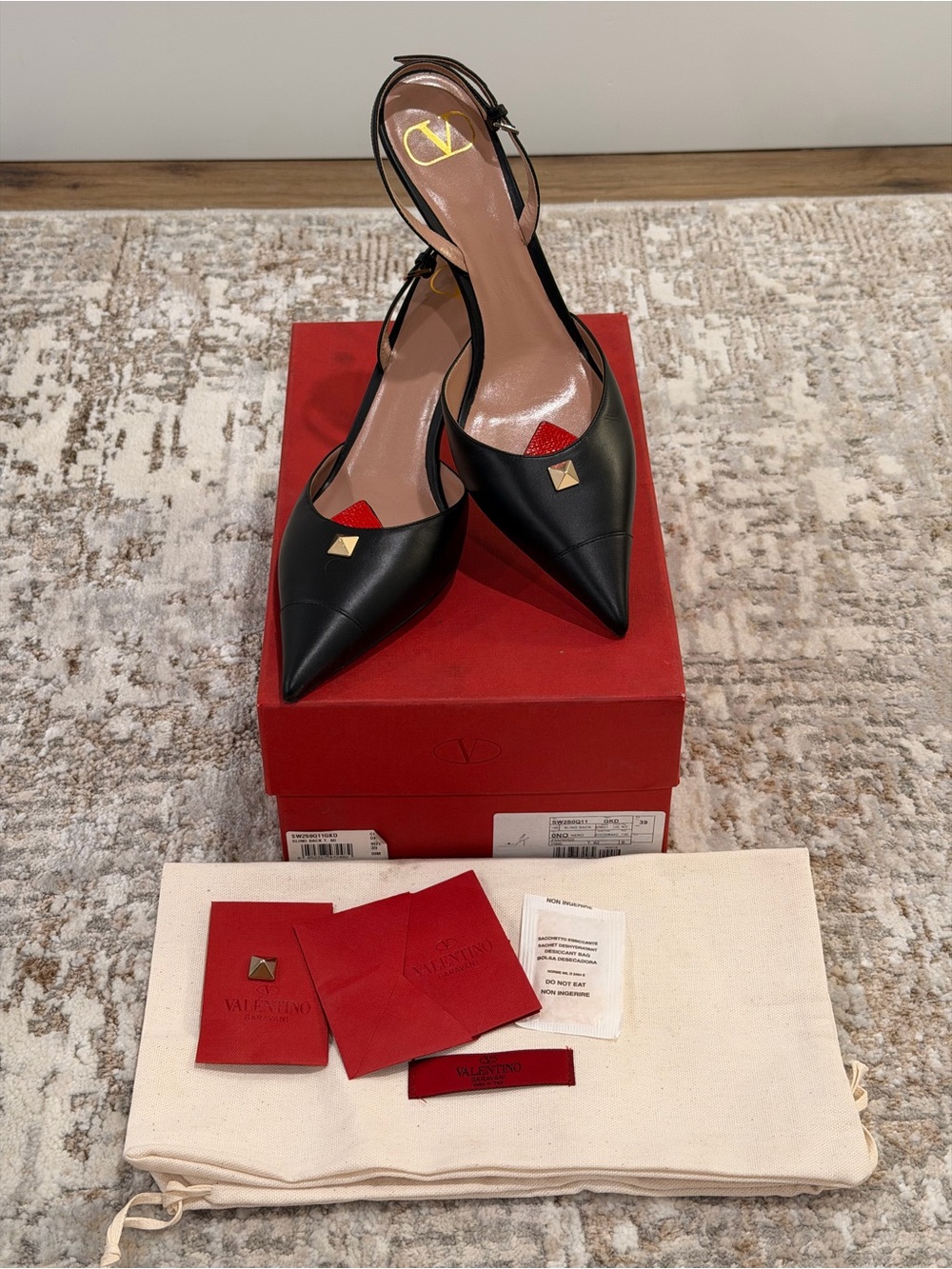 RARE Valentino Garavani Rockstud Slingback Pump 80 EU Size 39 | MSRP $775